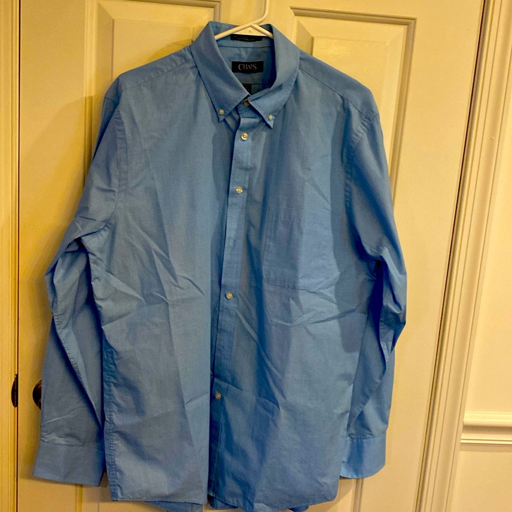 Men’s Chaps long sleeve dress shirt.